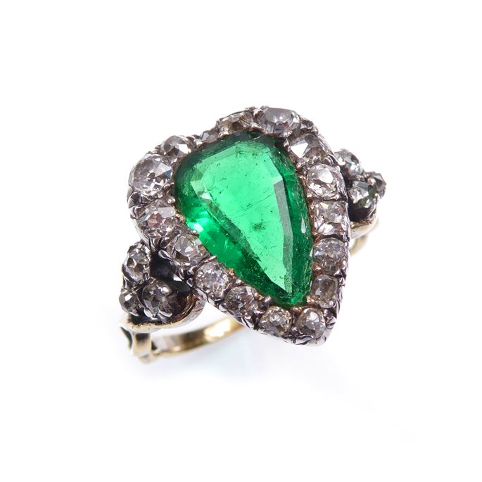 Pear shaped emerald and diamond cluster ring | MasterArt
